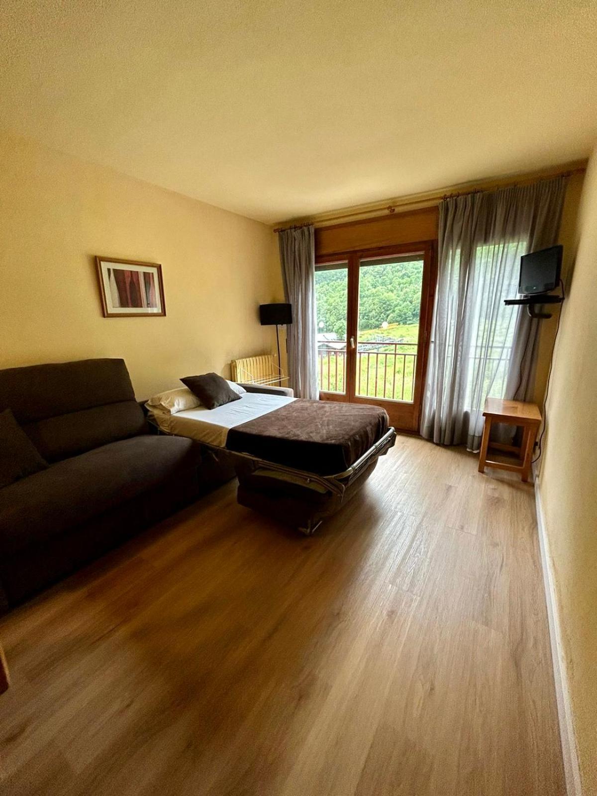 Apartamentos Turisticos Poblado Arinsal Eksteriør bilde